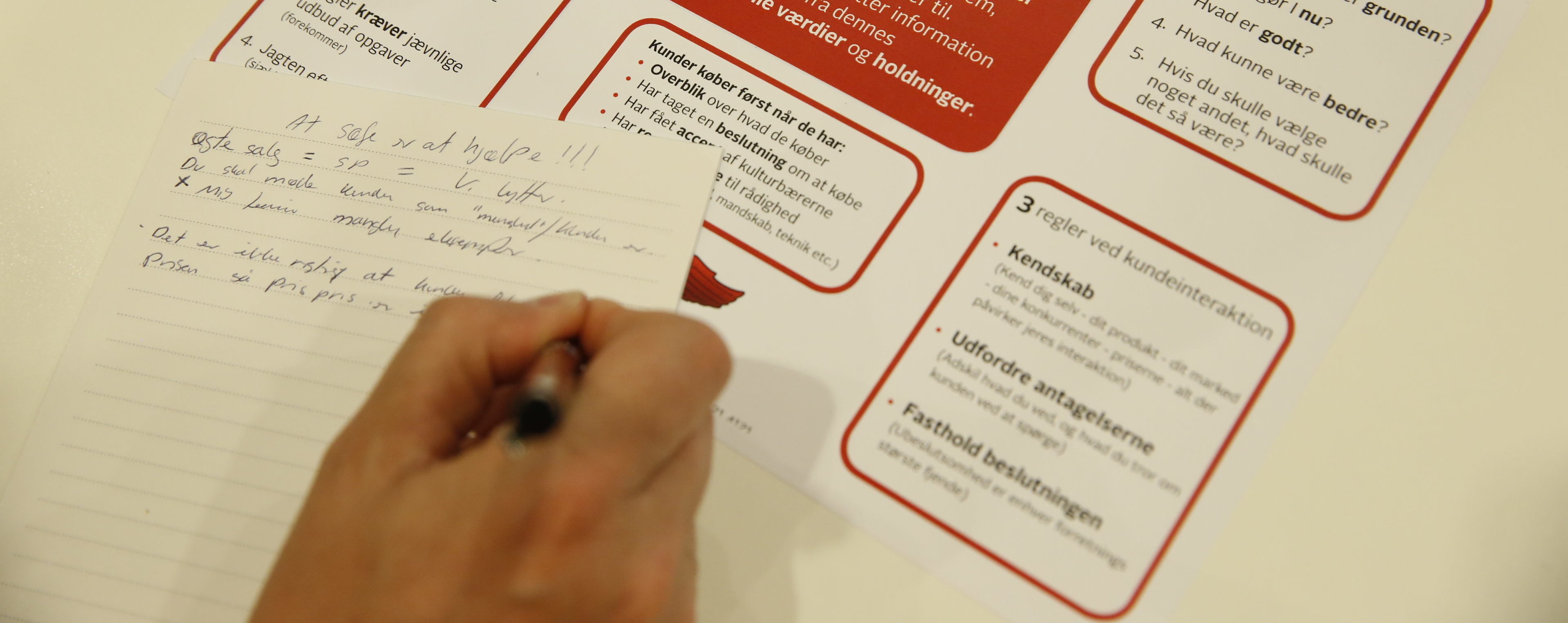 Salgspiloterne 7 råd deltager tager noter