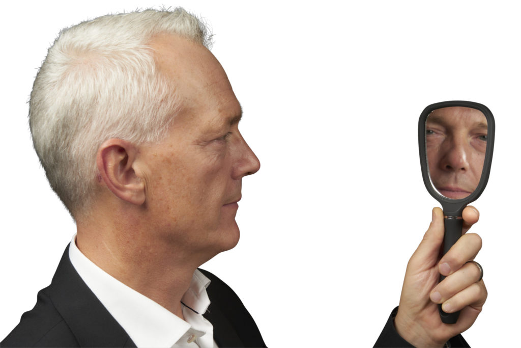 Tony Evald Clausen SalgsPiloterne MenneskeKenderen Spejl fritskåret