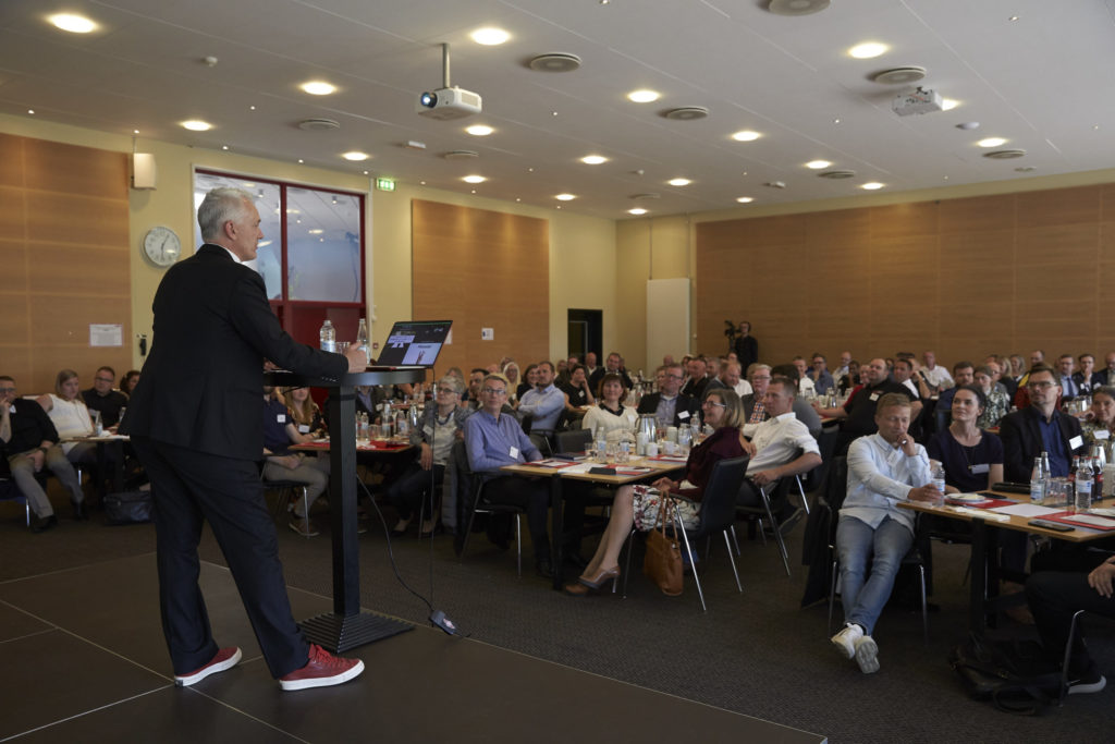 Tony Evald Clausen SalgsPiloterne Foredrag